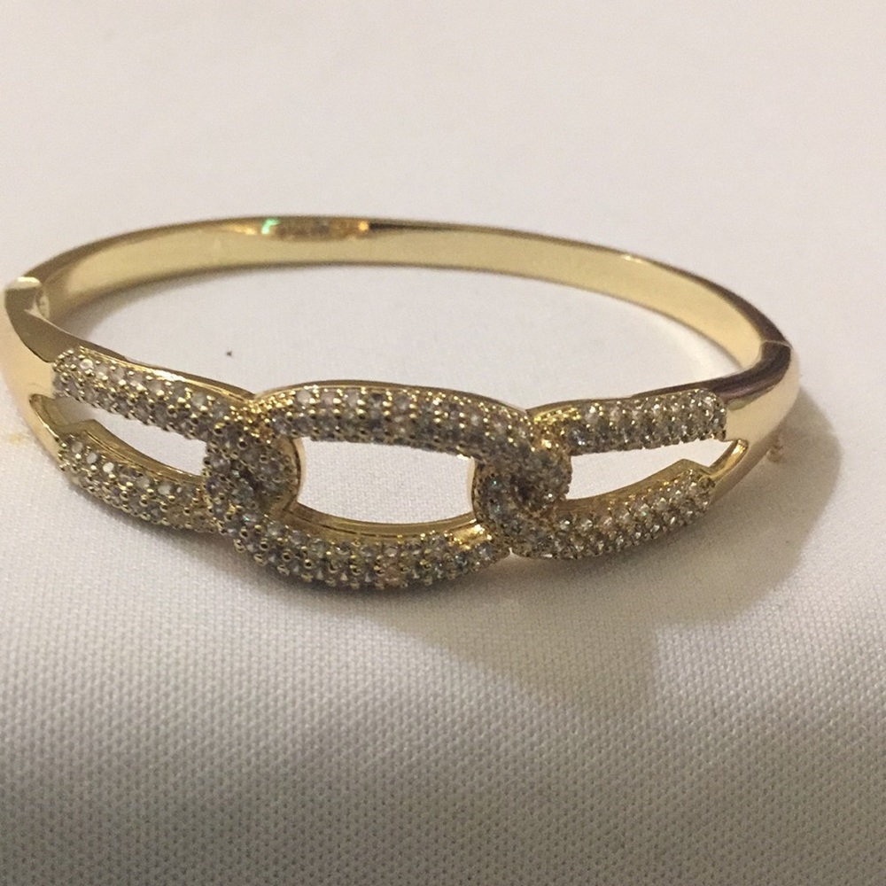 18 karat bangle